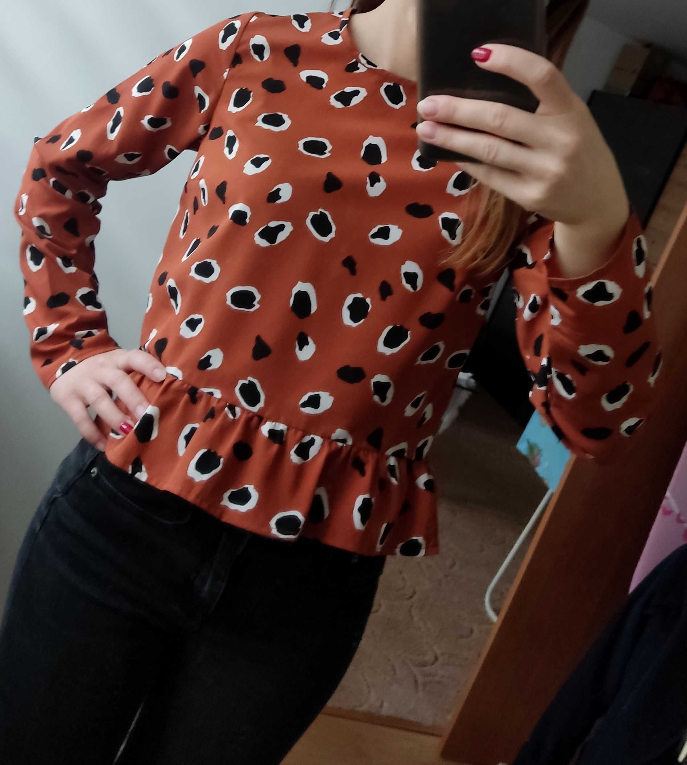 Bluzka elegancka krótka z falbanką wzorzysta ceglana ruda Crop Top