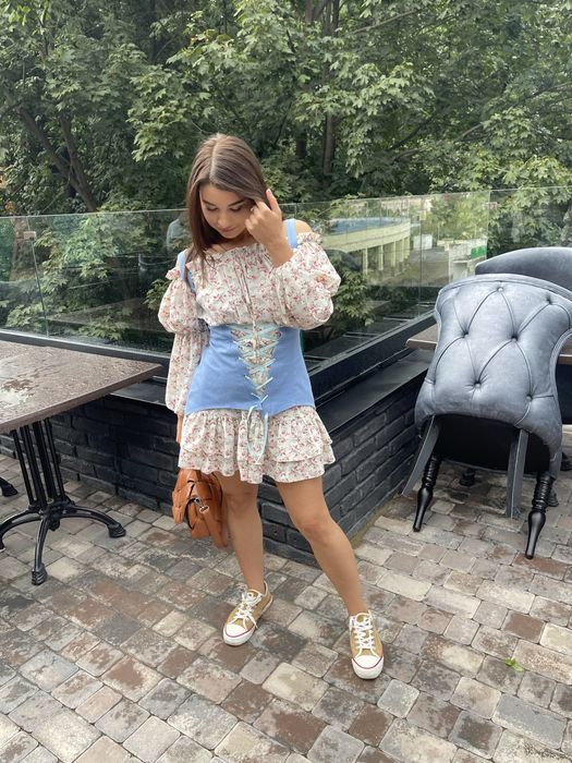 Сукня з корсетом в квітковий принт