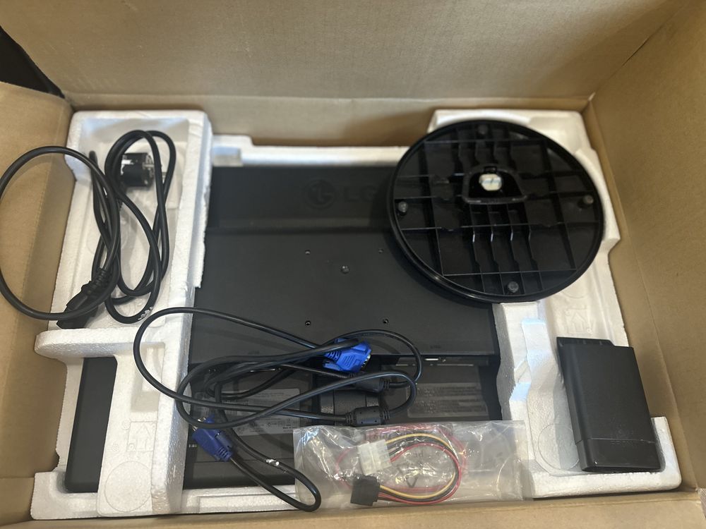 Монитор LG Flatron w2242s