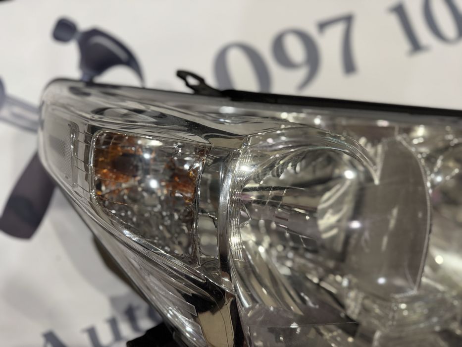 Фари передня оптика Toyota Land Cruiser 200. Тойота 200. Розборка.