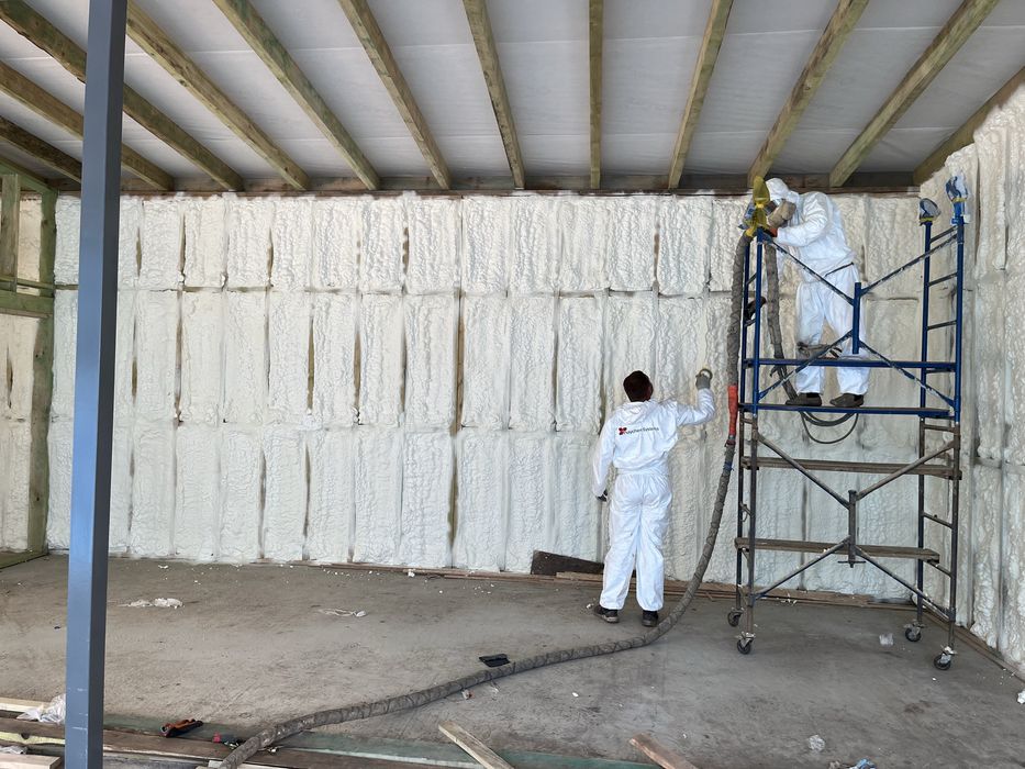 Утеплення піною, пінополіуретаном (ППУ) мансард, даху, перекриття