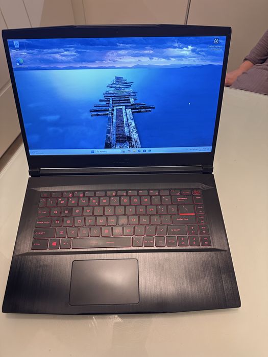 MSI Thin RTX-3060/i5-10850H/16GB RAM/SSD/144 Hz WIN 11