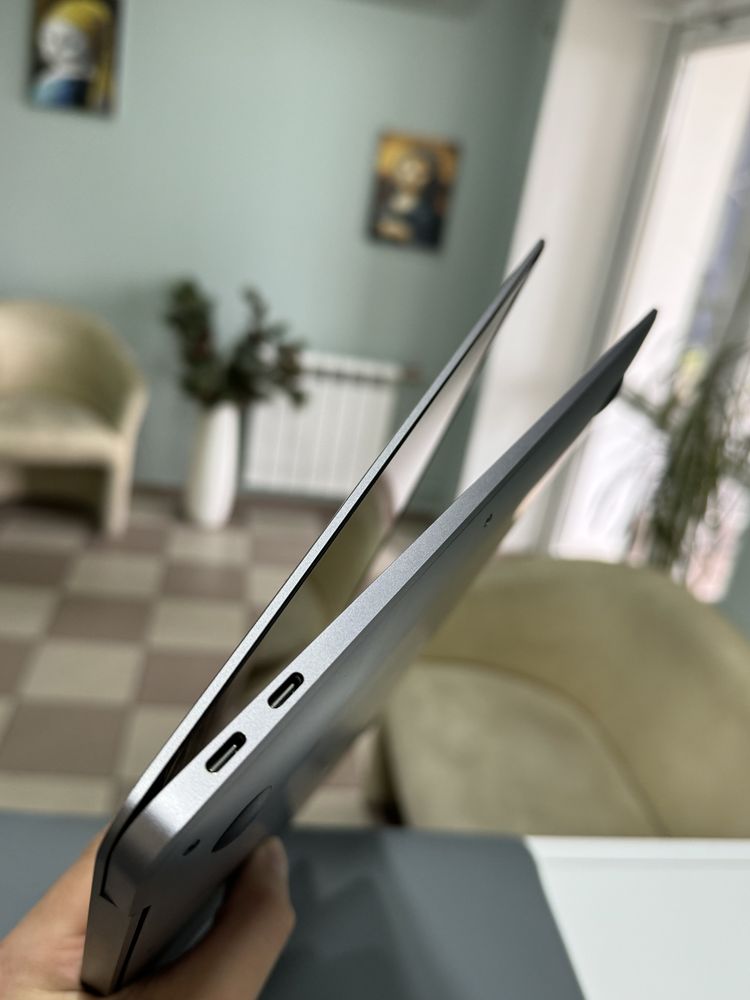 MacBook Air (Retina, 13-inch, 2019), core i5, Space Gray
