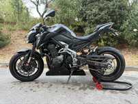 Kawasaki Z900 com muitos extras