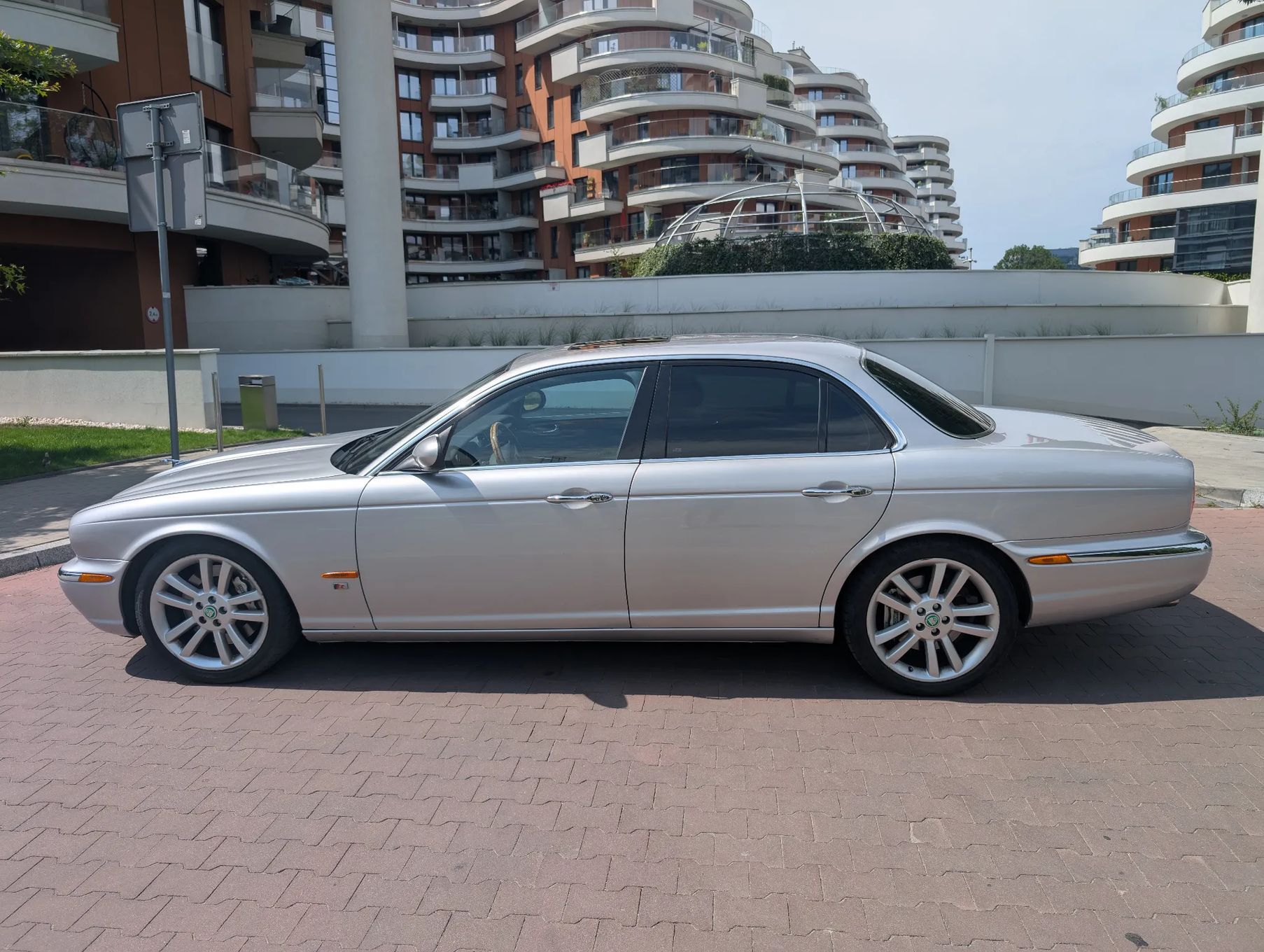Jaguar XJR Jaguar XJR X350 4.2 V8 Supercharged | 2004 | 188 880 km | 69900 PLN
