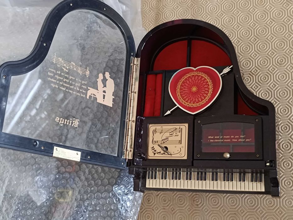 Piano Musical Porta Joias Kings