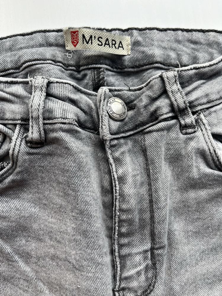 Szare jeansy M’Sara z dżetami cyrkoniami z rozdarciami