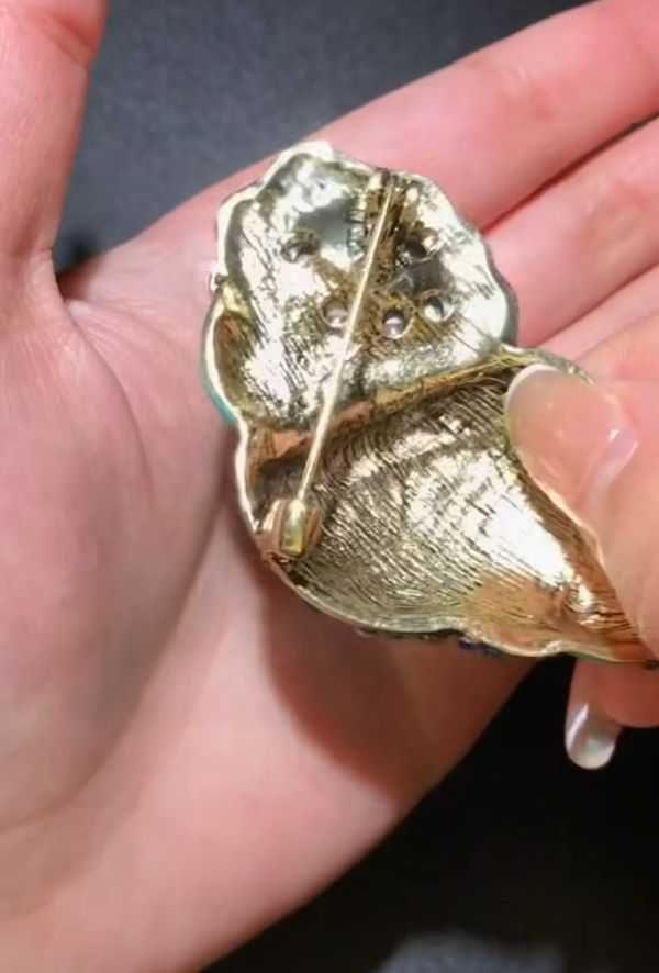 duża broszka Muszla kryształki stare złoto turkus