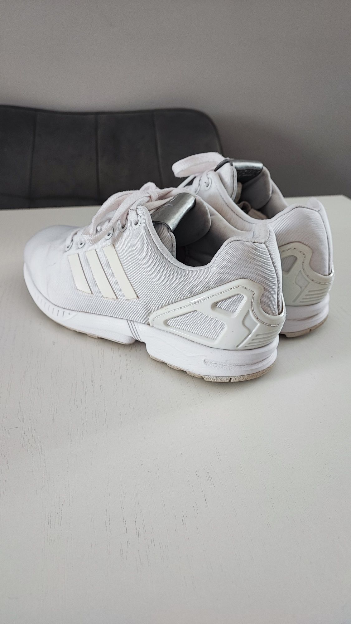 Buty sportowe damskie firmy Adidas rozmiar 39 1/3 wkładka 24,5 cm