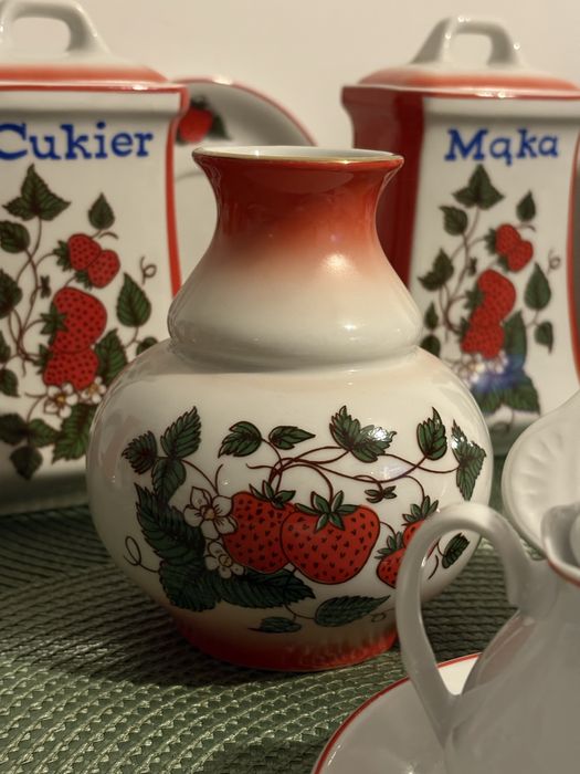 Kazzubska porcelana wzór w truskawki Łubiana