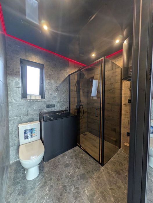 Продам будинок із земельною ділянкою в передмісті