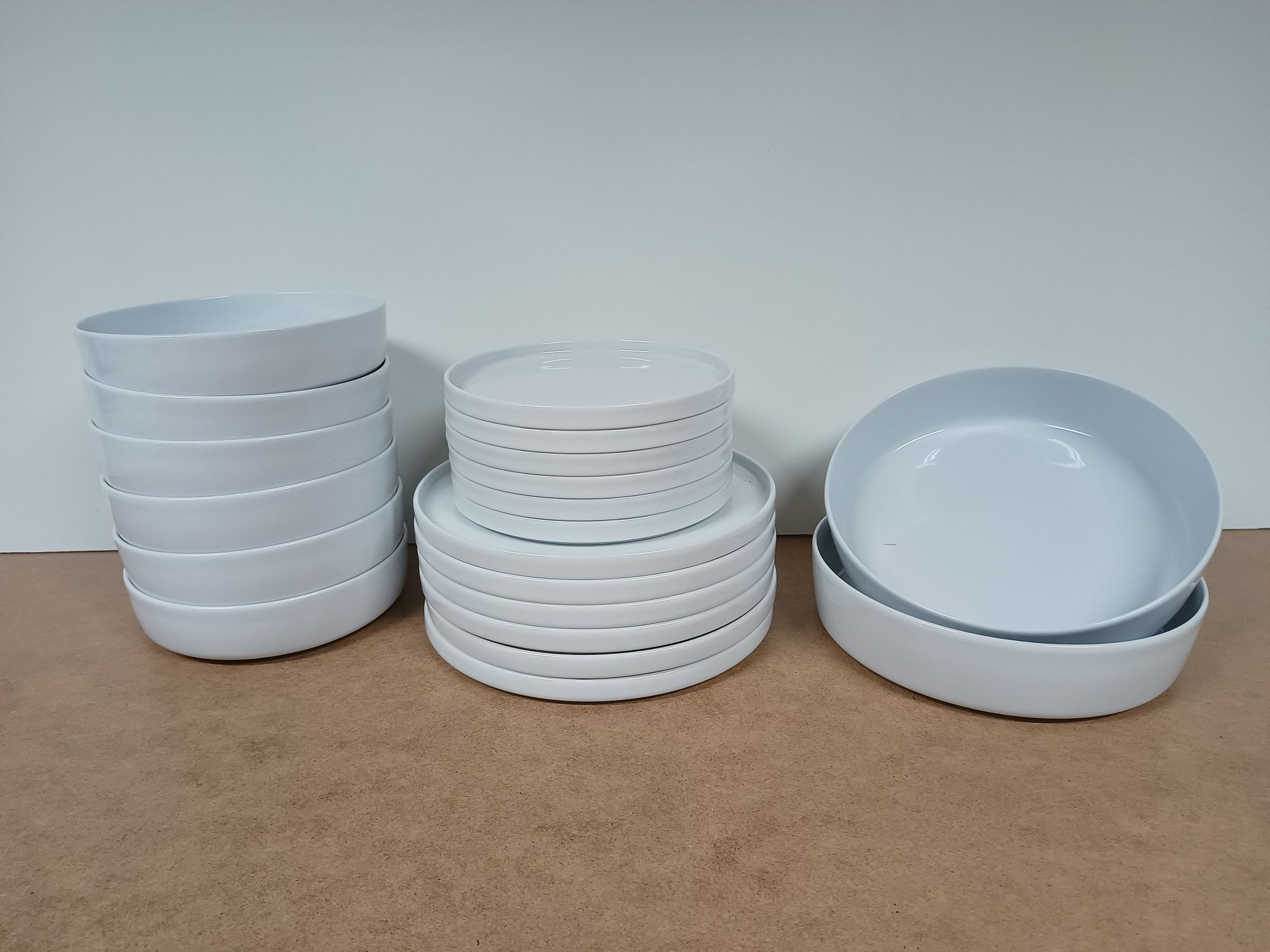 Komplet naczyń, porcelana.