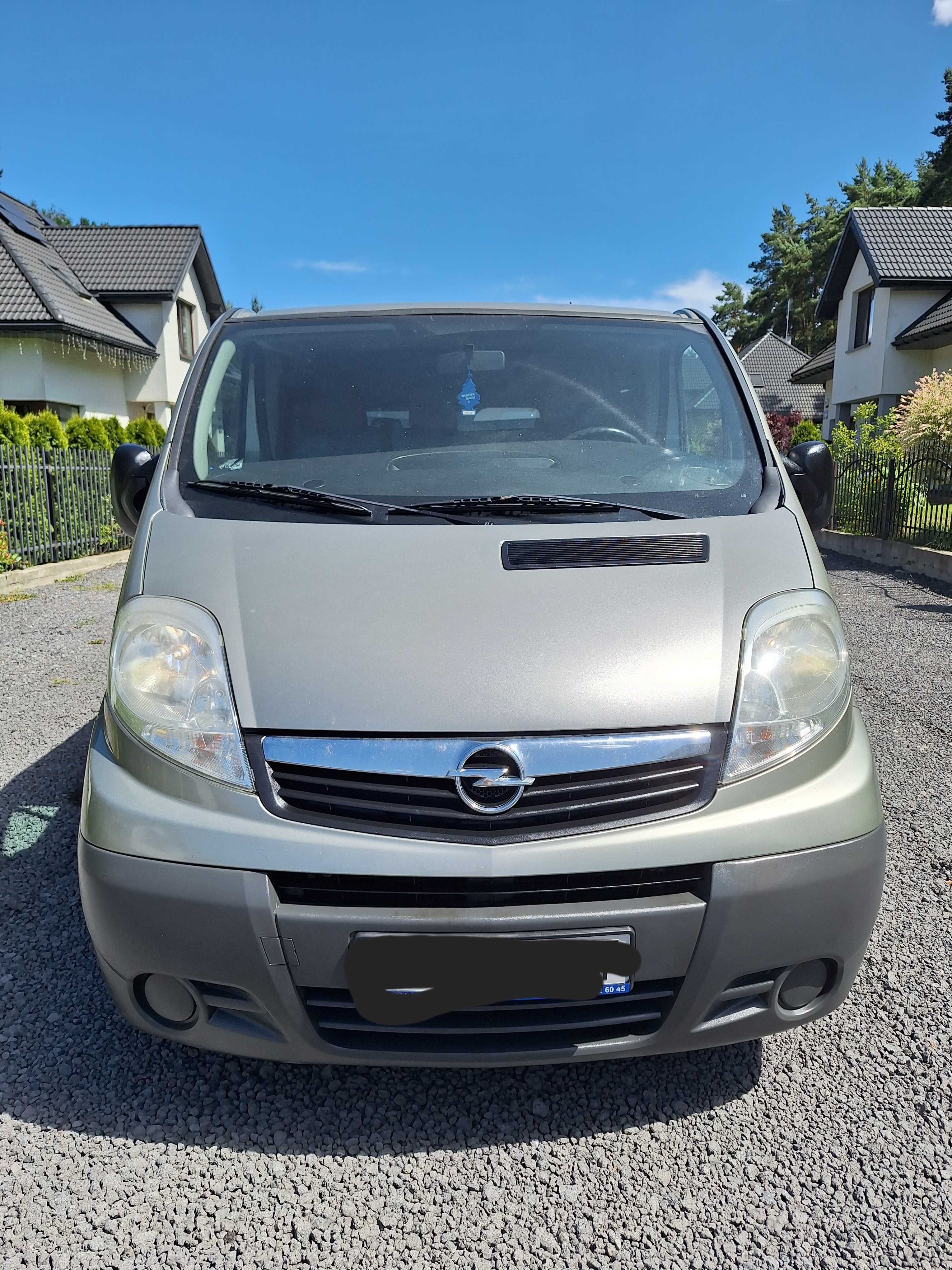 Opel Vivaro wersja long blaszak 2010