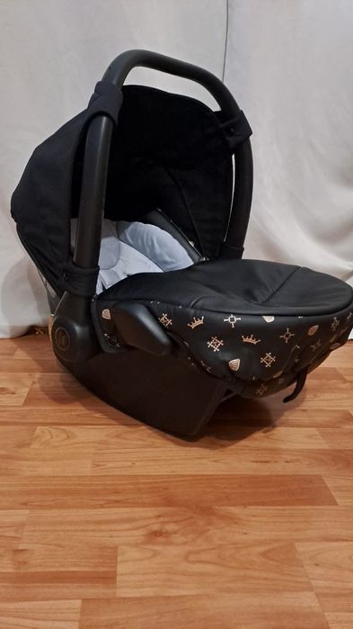 Автокрісло переноска