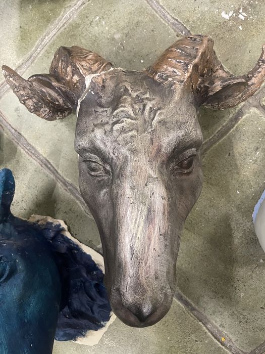 Барельєфи декор настінний глина тварини