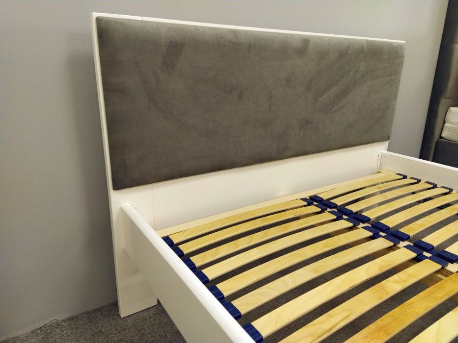 Łóżko białe z szarą tapicerką lite drewno 120x200