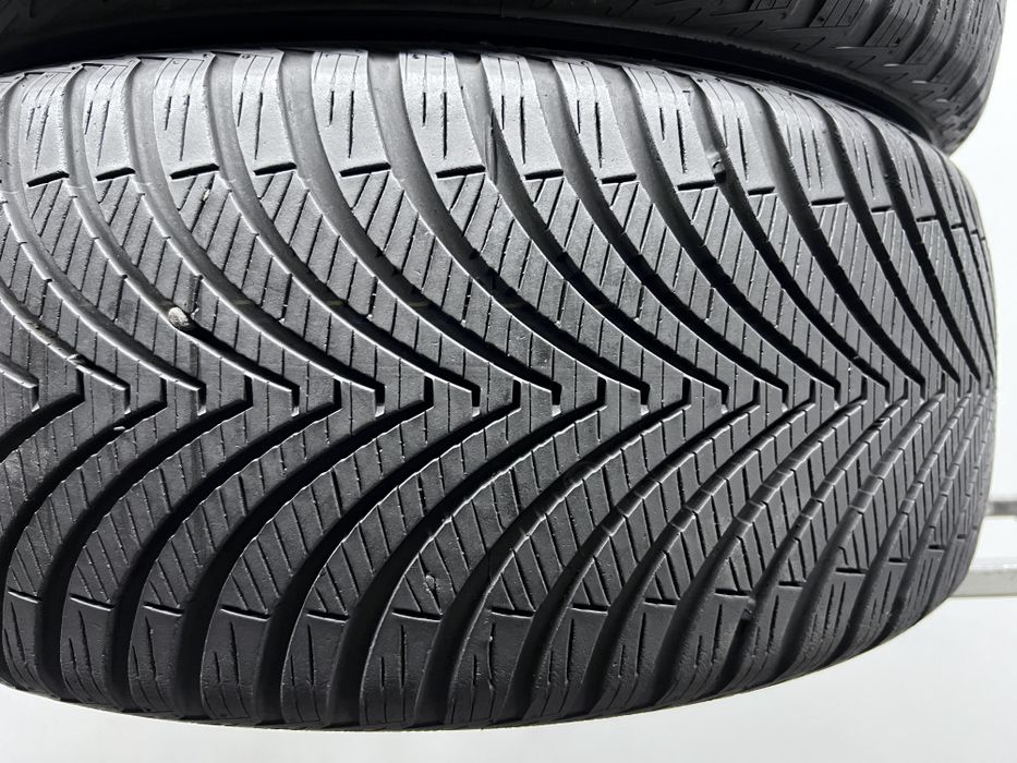 2шт всесезонні 215/50/R17 Kumho Solus 4S HA 32