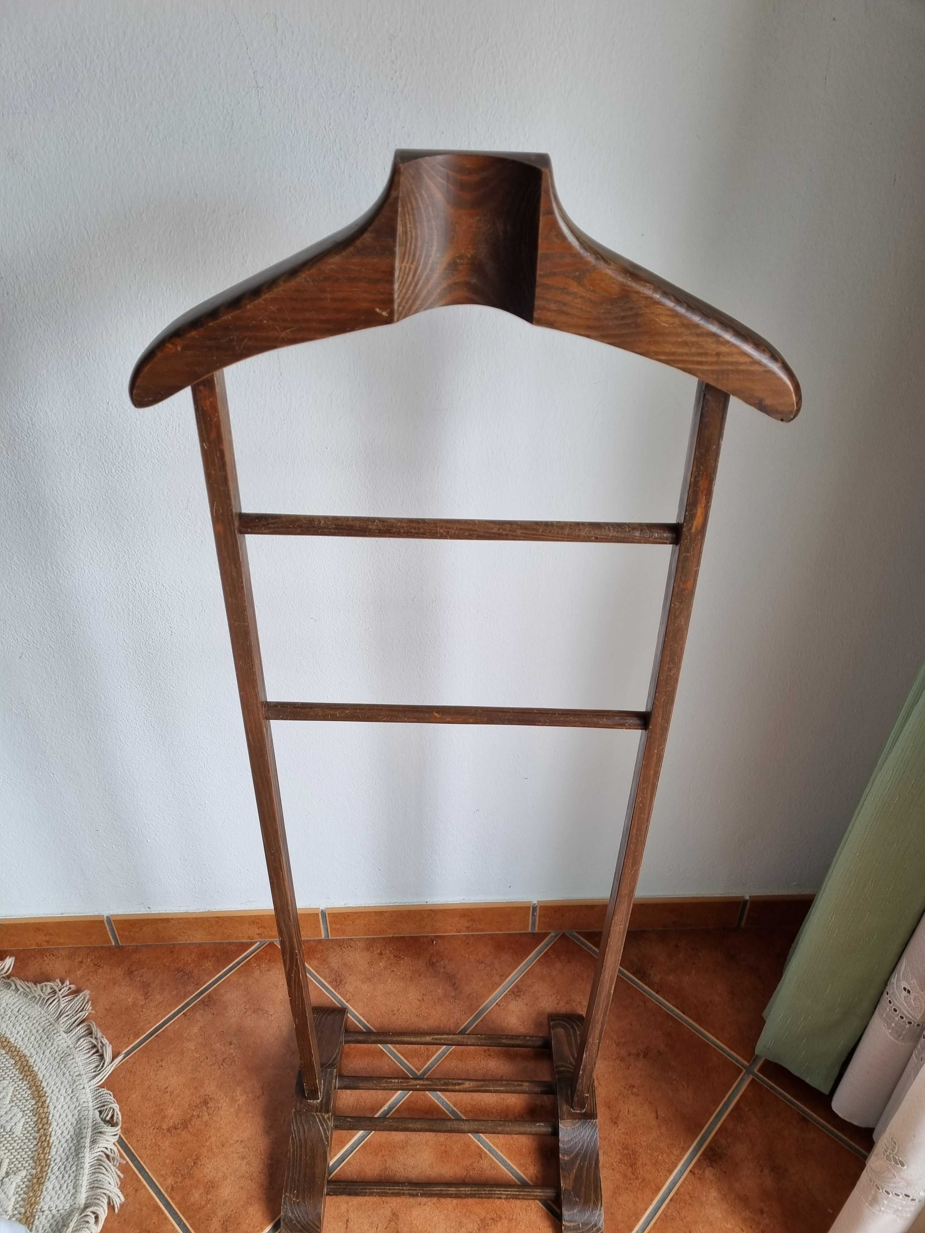Vendo móveis antigos, em Beja