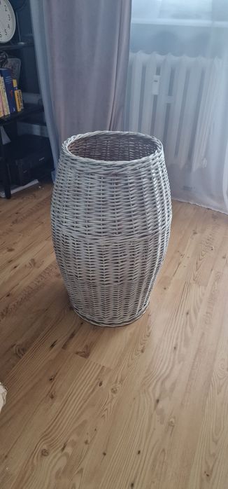 Kosz wiklinowy na zabawki, pranie czy donica do kwiatów.