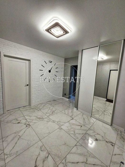 Продам 2к квартиру на Осокорках ЖК Ревуцький Харківська Позняки