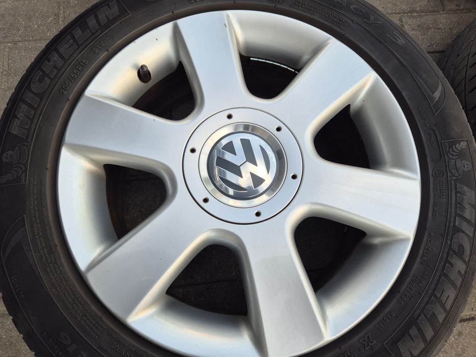 Piękne felgi Alu 16" oryginał VW 5x112 z oponami Michelin 205/55R16