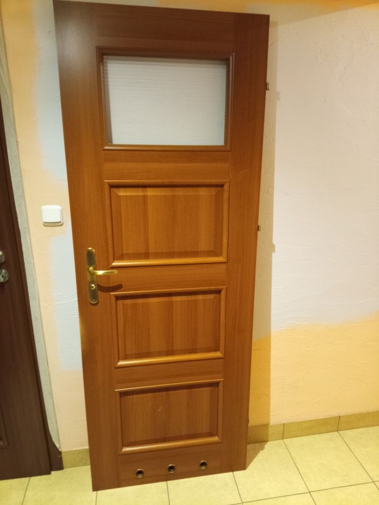 Drzwi łazienkowe 70 prawe,złoty dąb