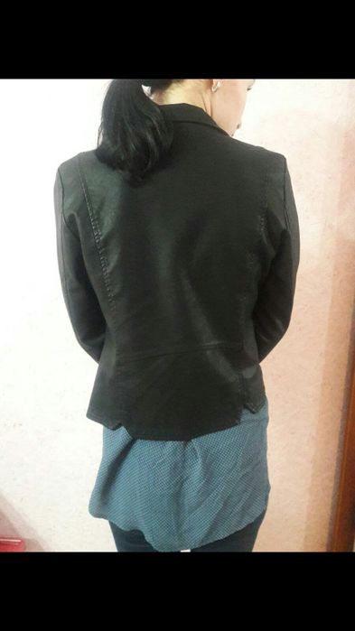 Продам женский пиджак (кожзам)