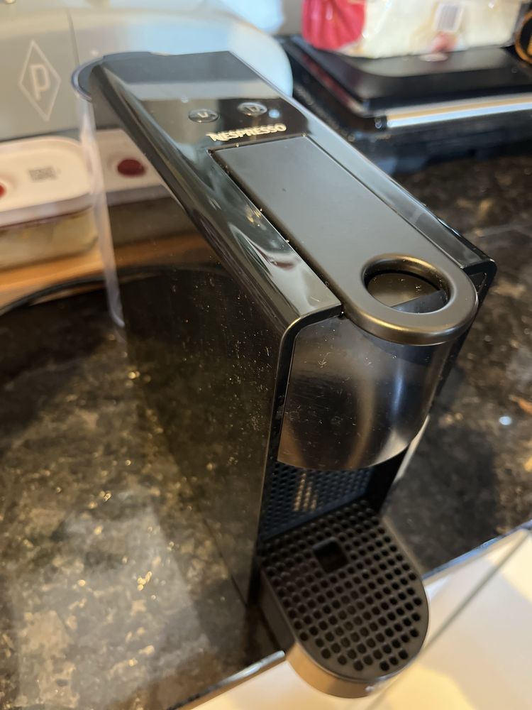 Máquina café Nespresso Essenza Mini