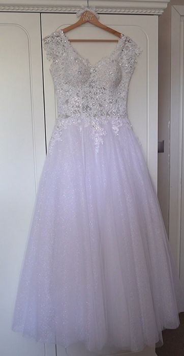 Suknia ślubna 'Księżniczka' r. 36/38 + Buty r.38