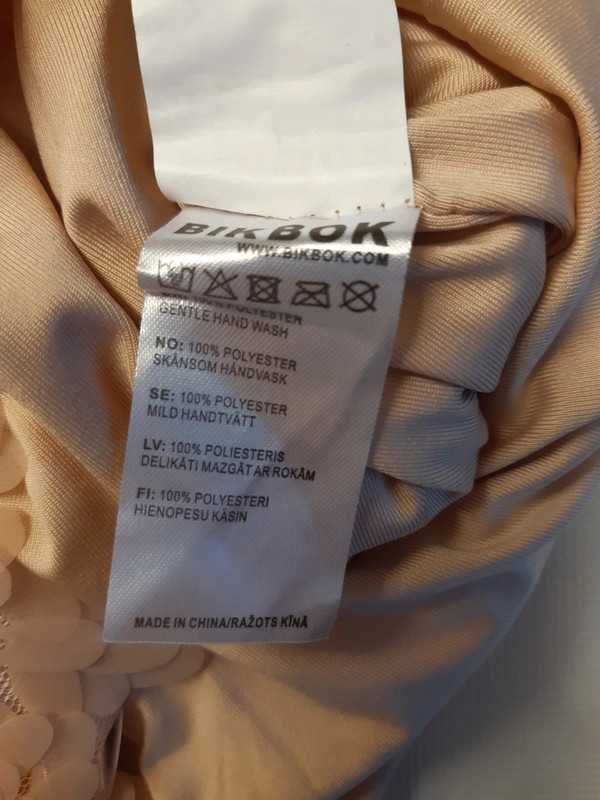 Mini spódnica w podłużne cekiny na siatce firmy BIK BOK