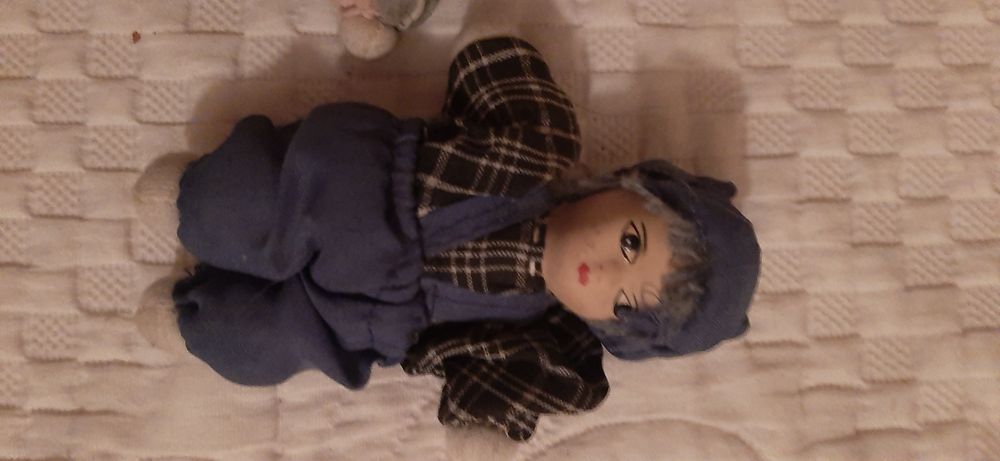 Bonecos vintage com cara em porcelana