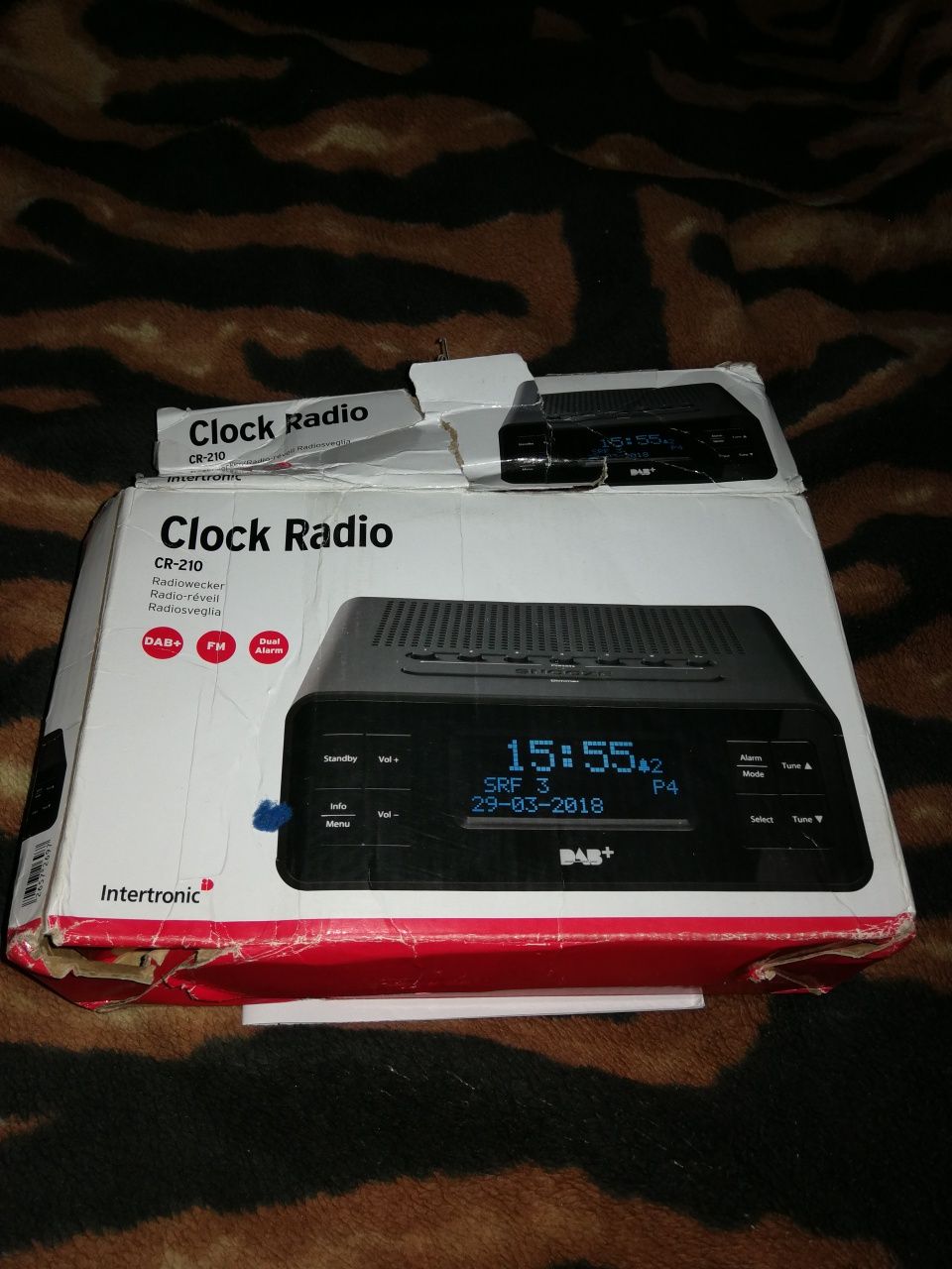 Цифровое радио-часы. Intertronic CR-210.