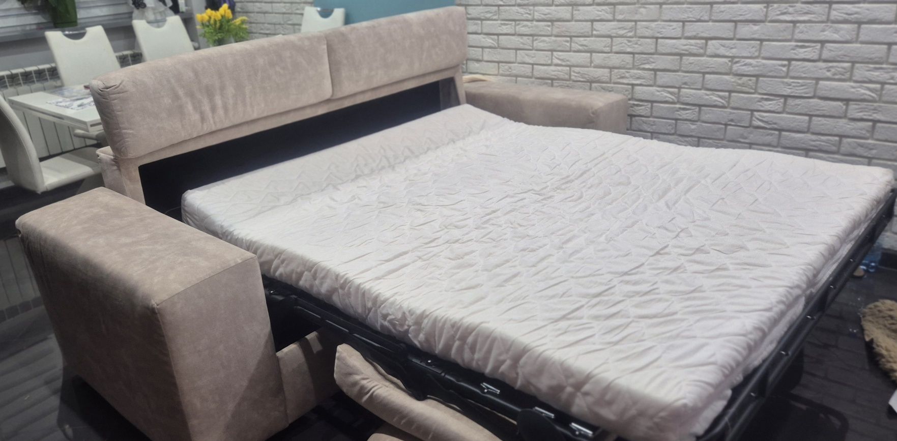 Sofa  z stelażem Włoska z funkcja spania  z materacem