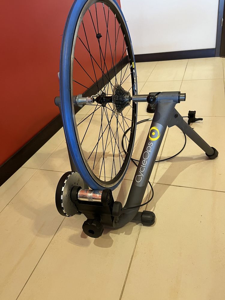 Trenażer magnetyczny do roweru
