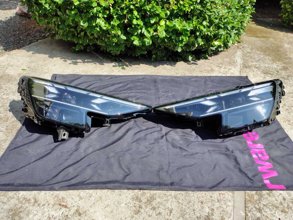 Фари права та ліва Audi SQ8 оригінал 4M8941085 4M8941086