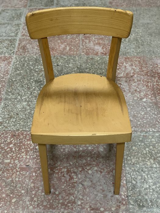 Vendo Mesas e cadeiras usadas, em ferro.