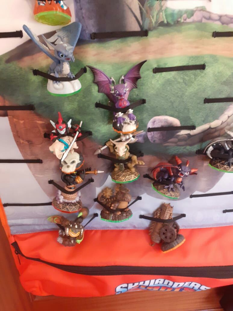 Skylanders giant. Suporte de porta para 60 figuras selado