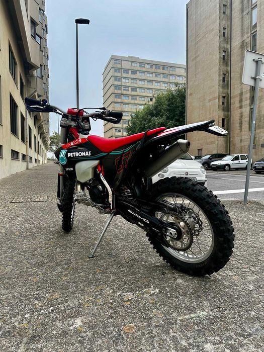 GasGas EC 300 TPI 2021 — Apenas 1633 km / 62h — Extras Originais