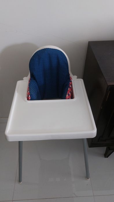 Cadeira papa Ikea com redutor e tabuleiro
