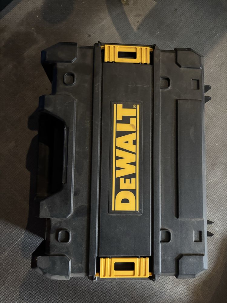 Dewalt młot kujący SDS-max D25810k-QS
