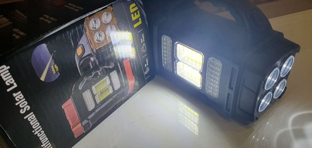 Современный многофункциональный фонарь с солнечной панелью .