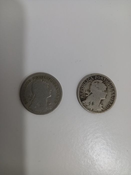 Vendo moedas antigas Portuguesas