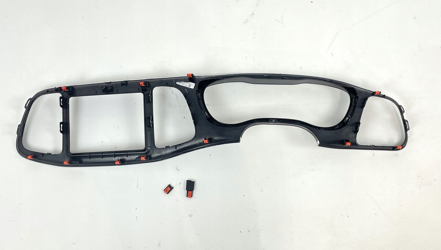 Dodge Challenger 2015+ dekor panel zegarów licznika radia