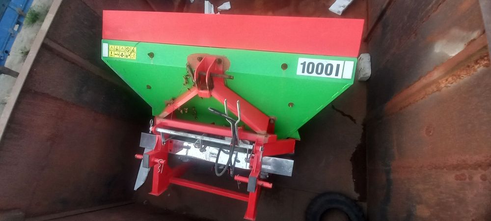 Розкидач добрив 1000