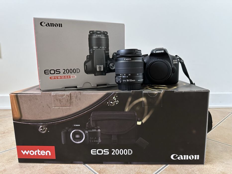 Canon EOS 2000D + extras