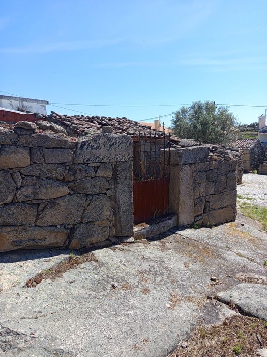 Vendo uma ruína em estevais da Vilariça