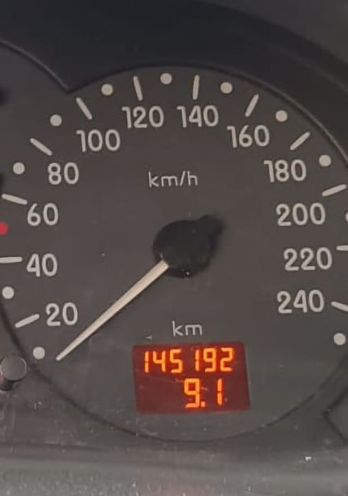 Renoult clio  1.2 gasolina  com 1500 klm