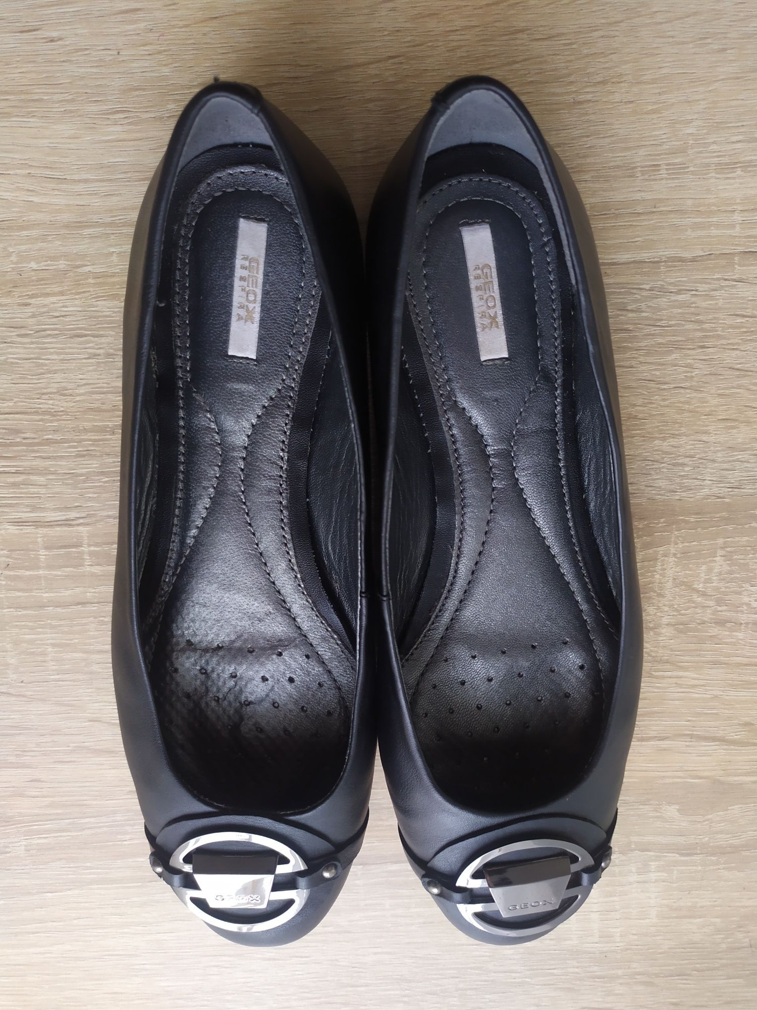 GEOX Respira p.37,5 оригінальні шкіряні балетки туфлі чорного кольору
