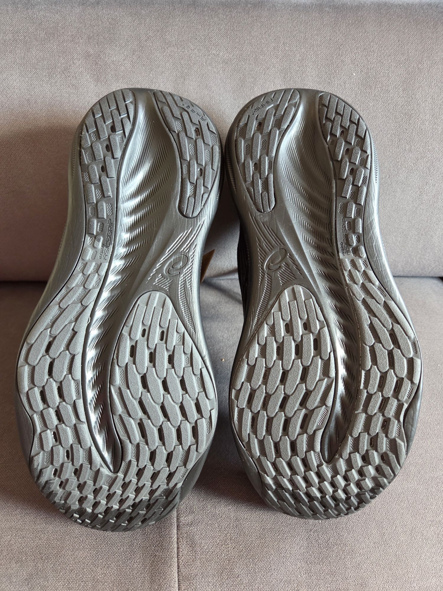 Nowe buty Asics Gel Nimbus 26 rozm 43,5 Kraków