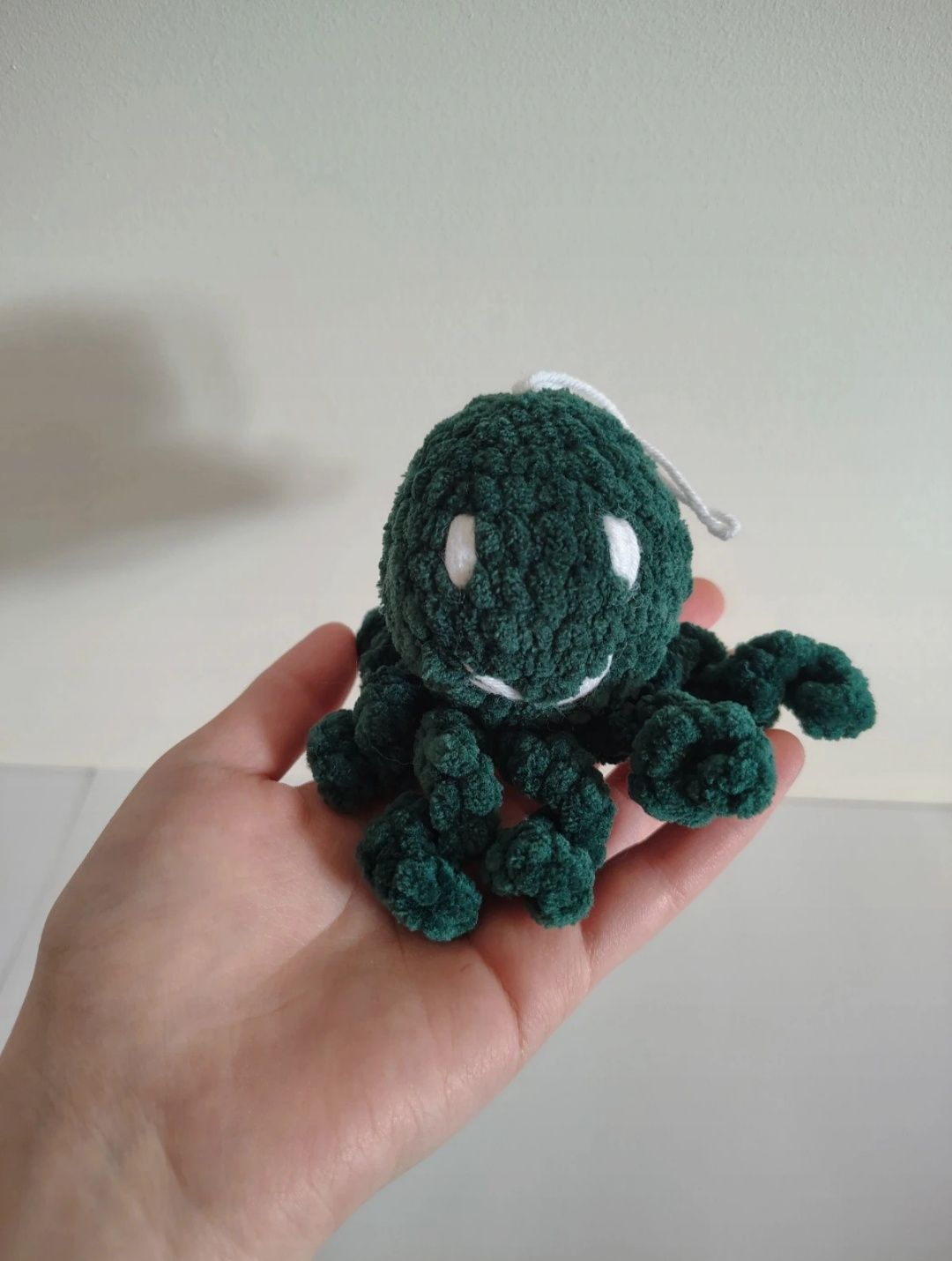 Mała ośmiornica z włóczki handmade